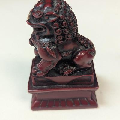 Vintage Asian Chinese Foo Fu Dog Figurine - 1 Damaged