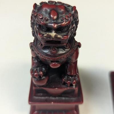 Vintage Asian Chinese Foo Fu Dog Figurine - 1 Damaged