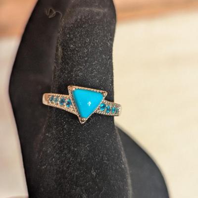 STS 925 Sterling silver wring with trillion shaped turquoise stone size 8