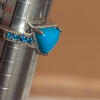 STS 925 Sterling silver wring with trillion shaped turquoise stone size 8