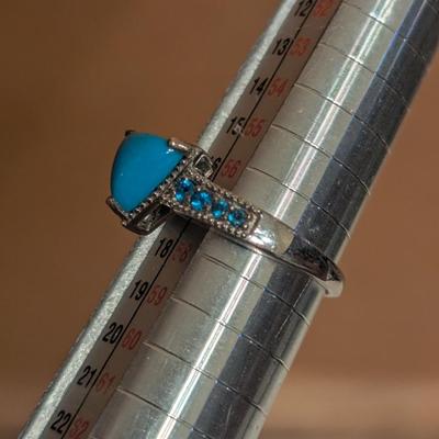 STS 925 Sterling silver wring with trillion shaped turquoise stone size 8