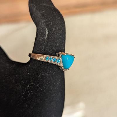 STS 925 Sterling silver wring with trillion shaped turquoise stone size 8