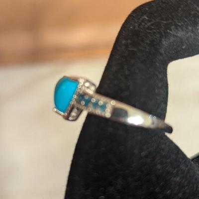 STS 925 Sterling silver wring with trillion shaped turquoise stone size 8