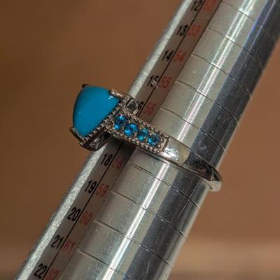 STS 925 Sterling silver wring with trillion shaped turquoise stone size 8