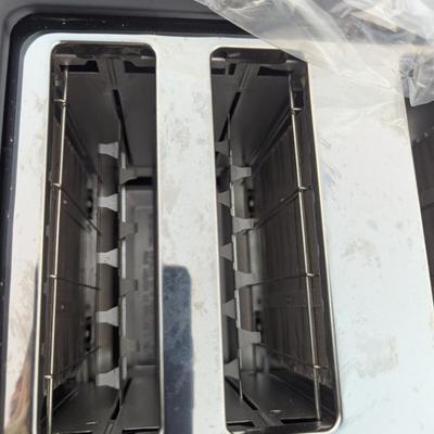 Oster 4 slice toaster- new