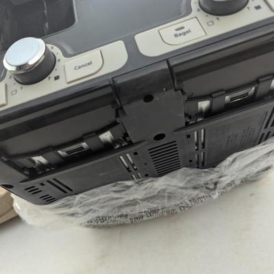 Oster 4 slice toaster- new