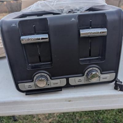 Oster 4 slice toaster- new