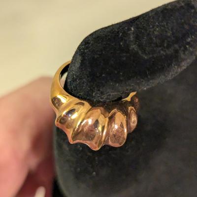 Sarah Coventry gold finish ring size 6.5