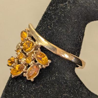 vintage gold tone cocktail ring with cluster of amber or citrine rhinestones