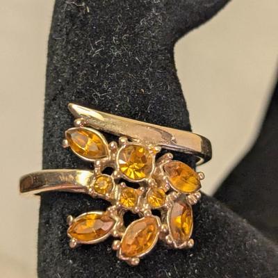 vintage gold tone cocktail ring with cluster of amber or citrine rhinestones