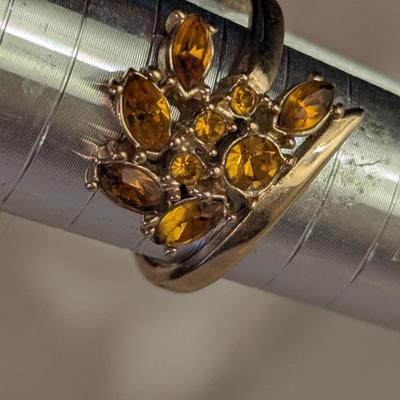 vintage gold tone cocktail ring with cluster of amber or citrine rhinestones