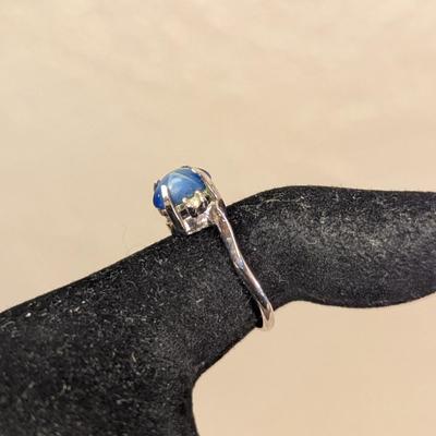 Sarah coventry ring size 6 blue stone