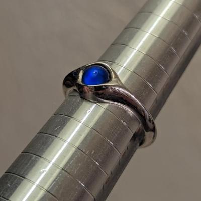 Sarah Coventry royal blue moonstone ring