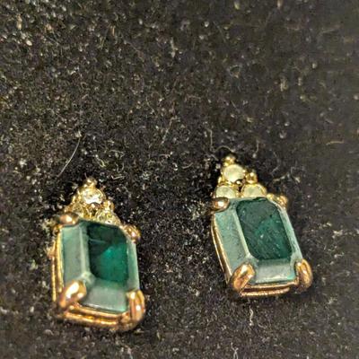 necklace and earrings set with green stones