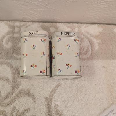 Metal salt and pepper shaker set made in England