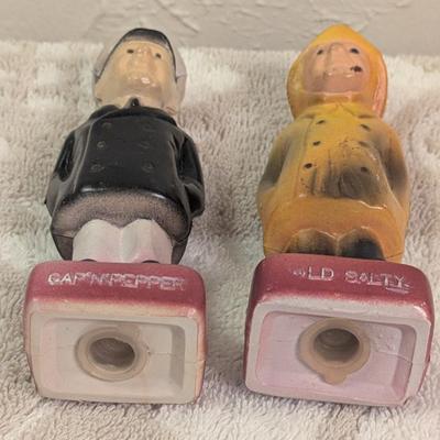 Plastic salt and pepper shaker set- Old salty & Cap'n pepper