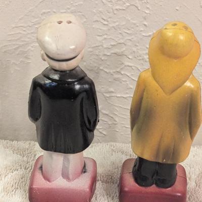 Plastic salt and pepper shaker set- Old salty & Cap'n pepper