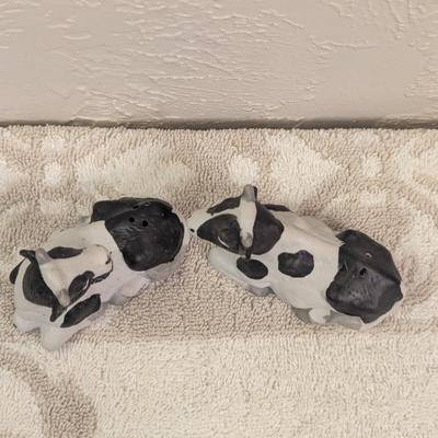 Cow salt and pepper shaker set