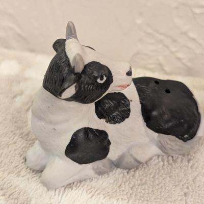 Cow salt and pepper shaker set