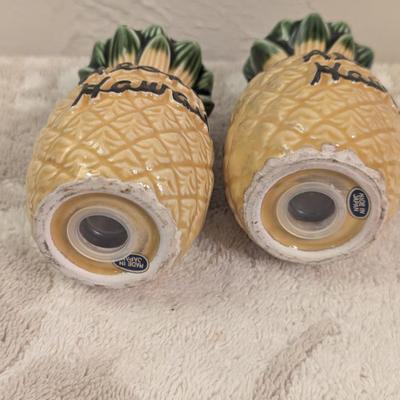 vintage aloha Hawaii ceramic salt and pepper - made in Japan