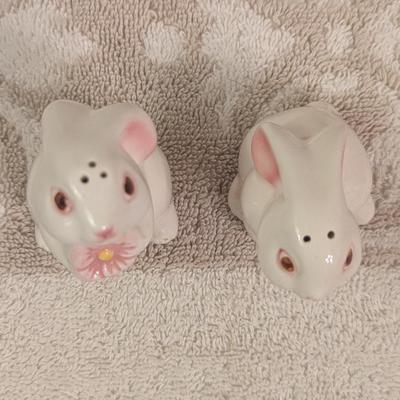 vintage ceramic rabbit salt and pepper