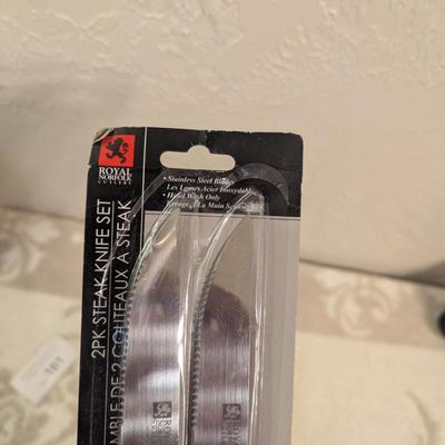 Royal Norfolk cutlery steak knives