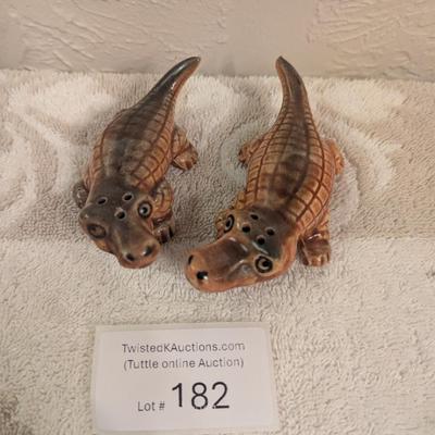 vintage ceramic alligator salt and pepper