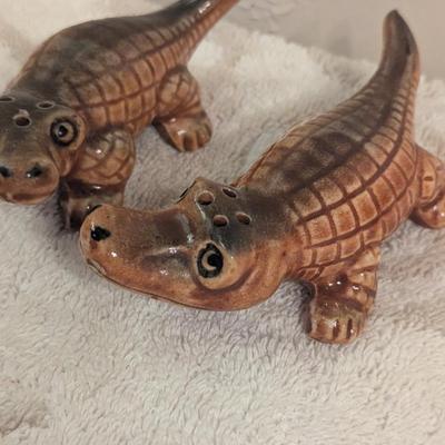 vintage ceramic alligator salt and pepper
