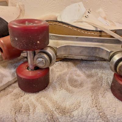 Women's size 9 vintage roller skates