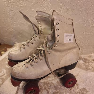 Women's size 9 vintage roller skates