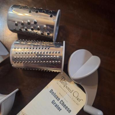 Pampered Chef Deluxe Cheese Grater, model number 1275