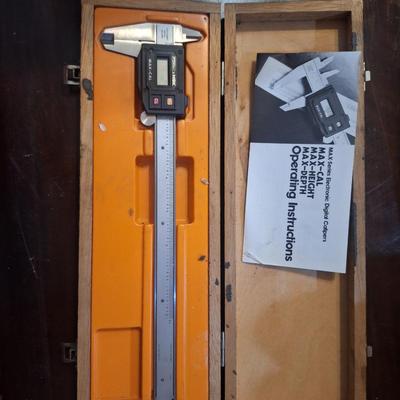 Max-Cal 6" electronic digital caliper in its wooden case.