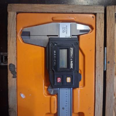 Max-Cal 6" electronic digital caliper in its wooden case.