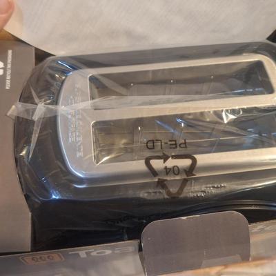Toastmaster 2-slice toaster . New in box