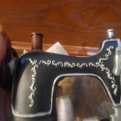 novelty desk clock as vintage sewing machine