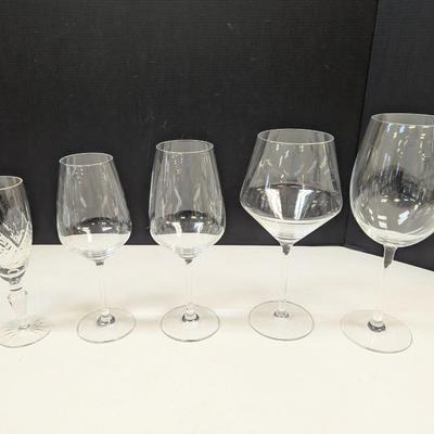 5 Unmarked Clear Glasses & 14 Schott Zwiesel Glasses