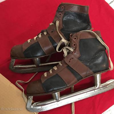 Vintage leather ice skates 'Silver Arrow' Men's size 8. 