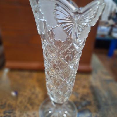 Royales de Champagne crystal vase featuring a cut glass pattern with three frosted butterflies at the rim.