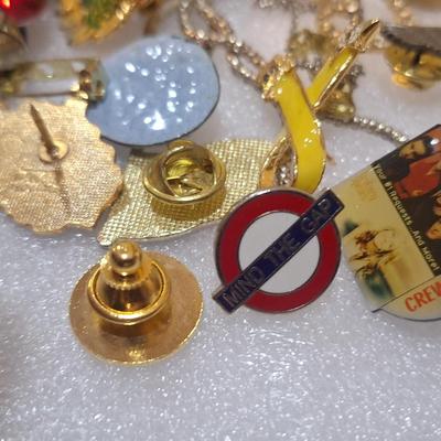 assorted vintage and estate brooches, mis matched earrings and other jewelry pieces- some may be broken