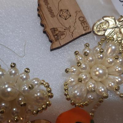 assorted vintage and estate brooches, mis matched earrings and other jewelry pieces- some may be broken