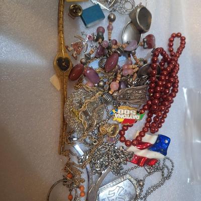 mixed bag of jewelry and pieces