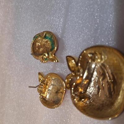Red apple brooch and earrings - no backs