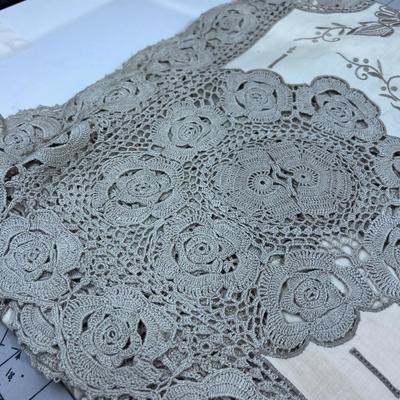 Ecru Cut out Table Cloth and Napkins Gray 