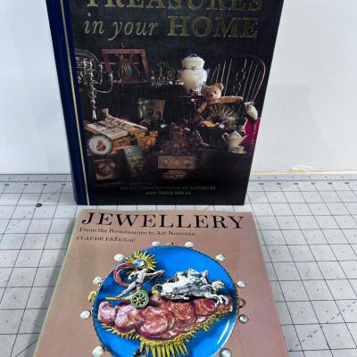 Antique and Collectible Guides (4) 