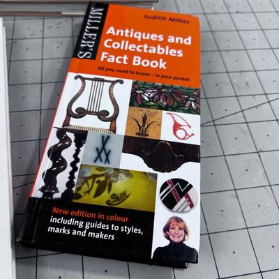 Antique and Collectible Guides (4) 