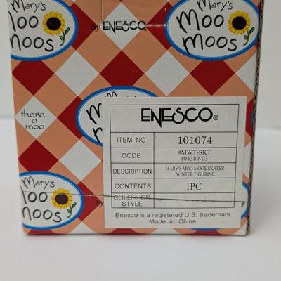Vintage Mary's Moo Moos Figurine 2000 "Skating Into Moos Heart" W/Box