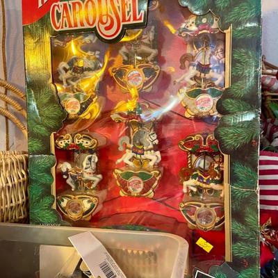 Sale Photo Thumbnail #96: Holiday 