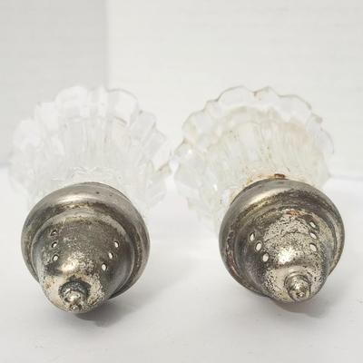 Leonard Japan Ribbed Glass Salt Pepper Shakers Silver Tone Lids Matching Table Set