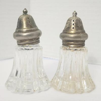 Leonard Japan Ribbed Glass Salt Pepper Shakers Silver Tone Lids Matching Table Set