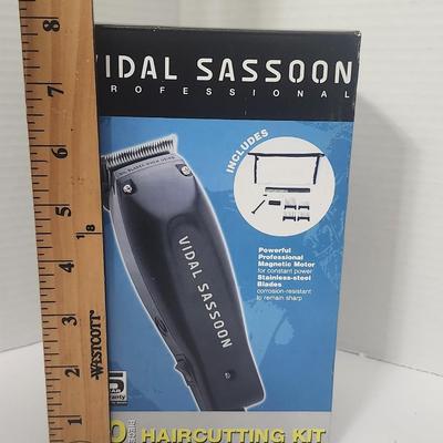 Vidal Sassoon Professional 10 Piece Haircutting Kit 2005 Magnetic Motor Stainless Steel Clippers